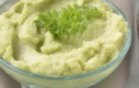 Köstliche Topfencreme mit Avocado