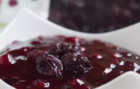 Köstlicher Cranberry-Dip zum Dippen und Verfeinern von Gerichten