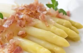 Köstliches Rezept für Spargel mit knusprigem Speck