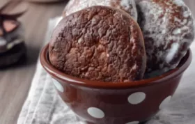 Lebkuchen mit Honig und Gewürzen gefüllt und glasiert