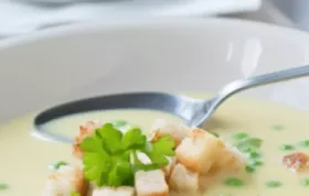 Leckere Gemüsesuppe mit knusprigen Croutons selber machen