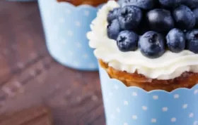 Leckere Heidelbeer-Schoko-Cupcakes für Naschkatzen