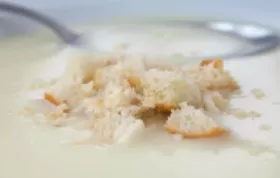 Leckere Rahmsuppe mit frischem Kren - ein klassisches österreichisches Rezept