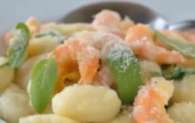 Leckere Salbei-Gnocchi mit saftigen Garnelen