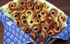 Leckere Schwedische Safranbrötchen - Lussekatter