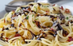 Leckere Spaghetti mit einer würzigen Balsamico-Sauce