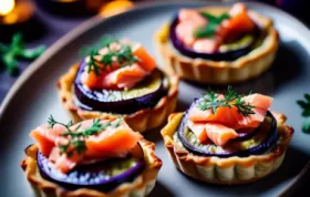 Leckere Tartes mit Melanzani und Lachs