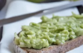 Leckerer Aufstrich aus Äpfeln und Avocado