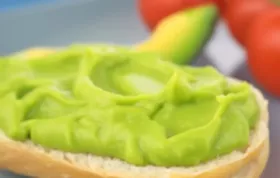 Leckerer Avocado-Dip für Gemüsesticks