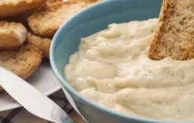 Leckerer Dip aus gegrillten Melanzani mit Knoblauch und Olivenöl