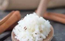 Leckerer Jeera Reis mit aromatischen Gewürzen