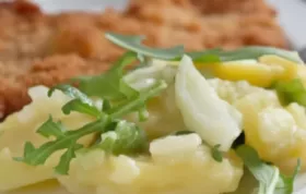 Leckerer Kartoffel-Rucola-Salat mit würziger Vinaigrette