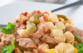 Leckerer Thunfisch-Nudelsalat mit frischem Gemüse und einer würzigen Marinade