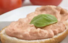 Leckerer Tomaten-Aufstrich mit frischen Zutaten