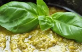 Leckeres Basilikum Pesto - Frisch, würzig und einfach zubereitet