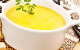 Leckeres Rezept für eine cremige Kürbissuppe mit Kokosmilch