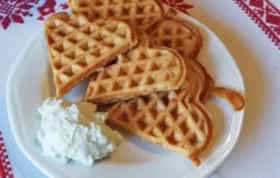 Leckeres Rezept für pikante Waffeln mit frischem Kräuterquark