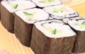 Leckeres Rezept für selbstgemachte Gurken Maki Rollen