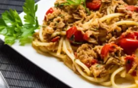 Leckeres Rezept für Thunfischspaghetti mit einer feurigen Note von Chili