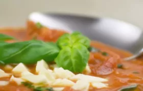 Leckeres Rezept für Tomatensuppe mit Mozzarella