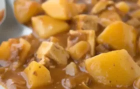 Leckeres veganes Erdäpfelgulasch mit geräuchertem Tofu