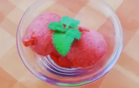 Melissen-Erdbeer-Sorbet