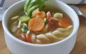 Nudelsuppe mit Tomaten