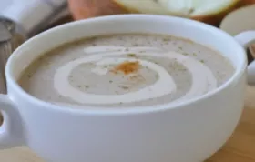 Omas Zwiebelrahmsuppe mit Champignons