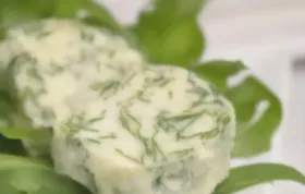 Rucola-Knoblauch-Butter Rezept - Eine würzige Butter mit Rucola und Knoblauch