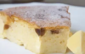 Saftiger Kuchen mit Quark und Rosinen