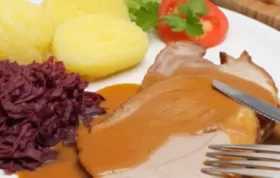 Saftiger Schweinsbraten mit knuspriger Senfkruste