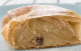 Saftiger Traubenstrudel mit einem Hauch von Rum