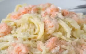 Schnelles und leckeres Rezept: Pasta mit Lachsstücken und Zitrone