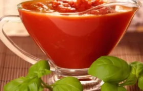 Selbstgemachter Tomatenketchup mit fruchtiger Apfelnote