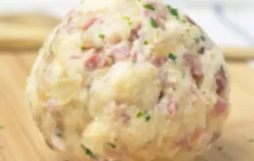 Semmelknödel mit Speck - ein herzhaftes österreichisches Gericht