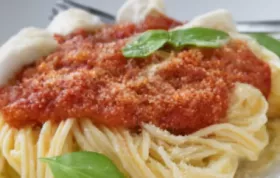 Spaghetti mit Ricotta und Tomatensauce