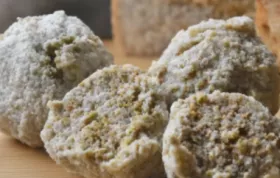 Tiroler Käsknödel mit Schwarzbrot