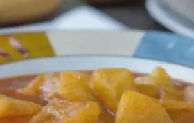 Veganes Kartoffelgulasch - Ein herzhafter Eintopf für die kalten Tage