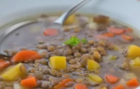 Wärmende Suppe mit Pastinaken und Linsen