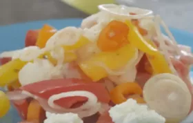 Würziger Salat mit Schafskäse