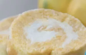 Zitronen Biskuit Roulade - Luftige Leichtigkeit mit frischem Zitronengeschmack