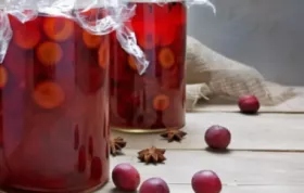 Zwetschken in Rotwein: Ein klassisches Dessert mit köstlichem Rotweinaroma