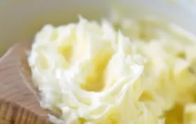 Zwiebelbutter Rezept - Einfache und köstliche Butter mit Zwiebeln